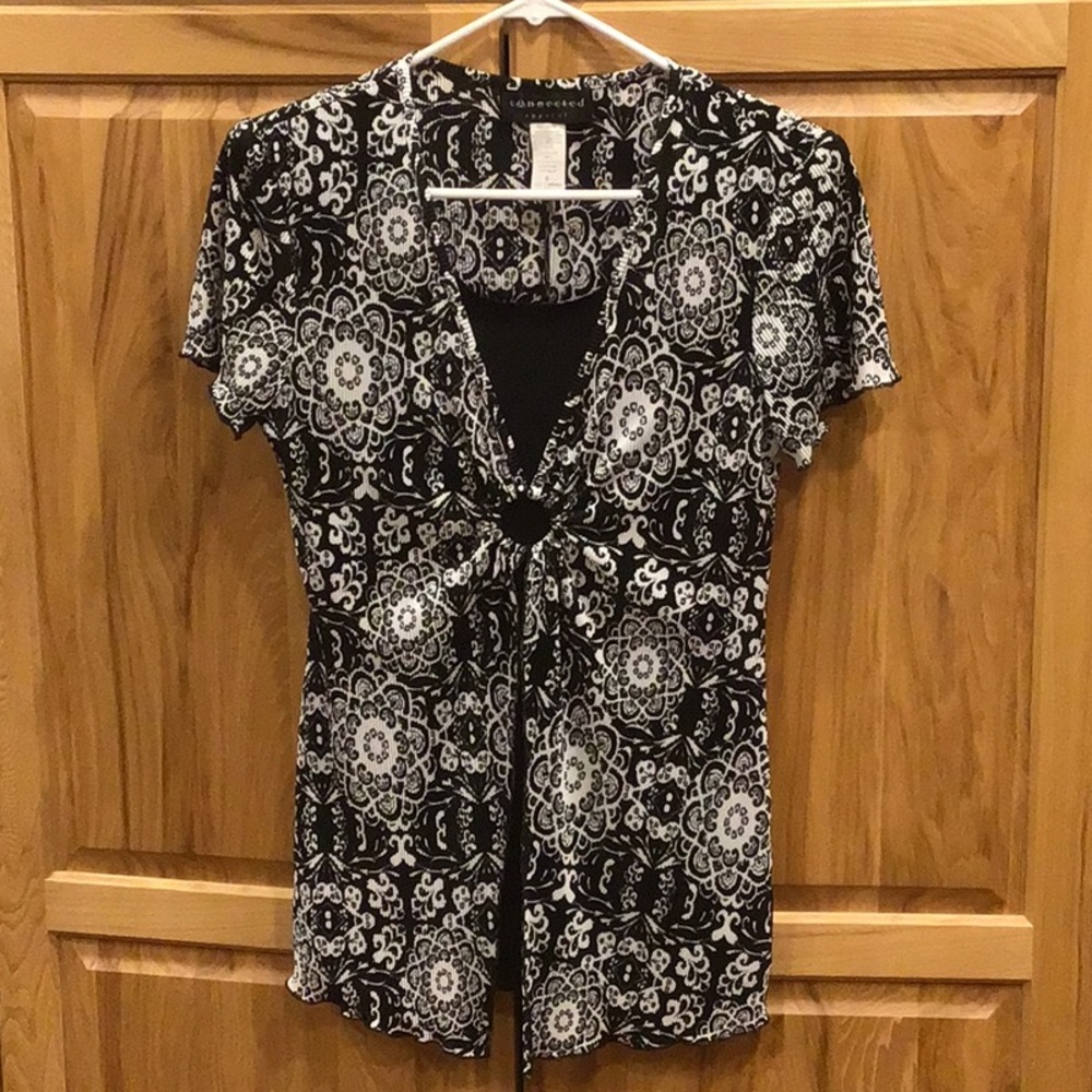 Connected Apparel Black and White Floral Top Size 6